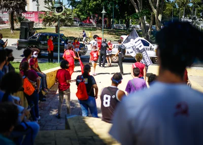 Grupo realiza ato antifascista