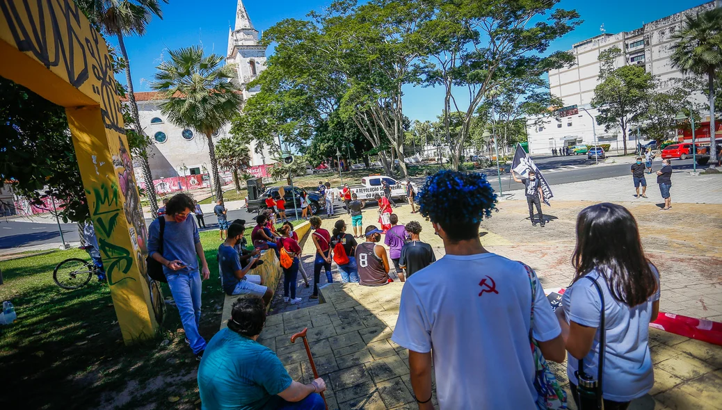 Manifestação aconteceu na praça da liberdade 