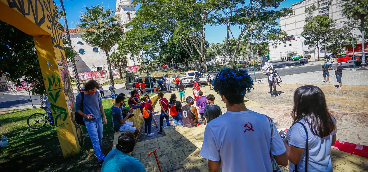 Manifestação aconteceu na praça da liberdade 
