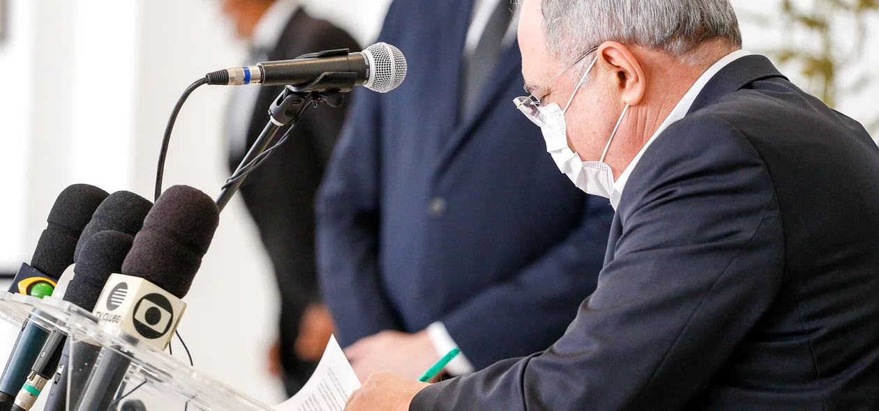 Osmar Júnior realiza assinatura do Programa PRO Piauí
