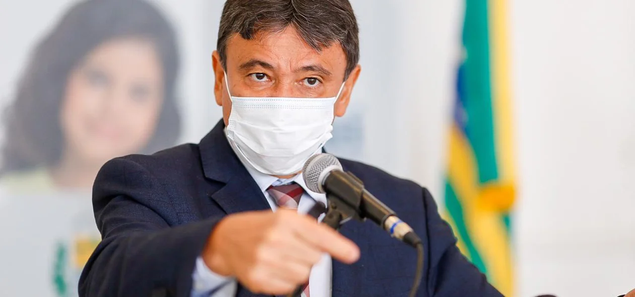 Wellington Dias fala durante coletiva no Palácio de Karnak