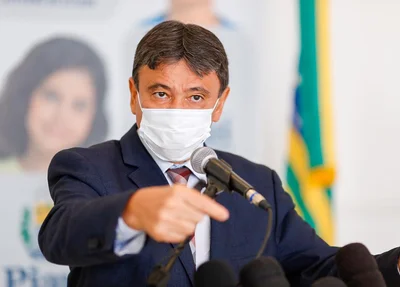Wellington Dias fala durante coletiva no Palácio de Karnak