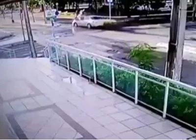 Câmera flagra acidente que deixou três feridos no bairro Jóquei