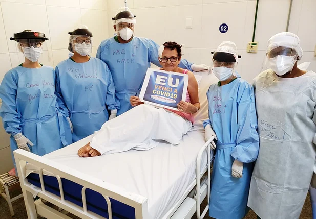 Idosa de 66 anos curada da covid-19