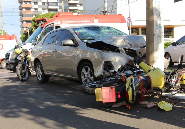 Mototaxista sofreu lesões mais graves
