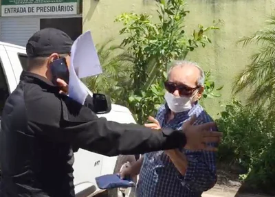 Arimatéia Azevedo deixando o IML em Teresina
