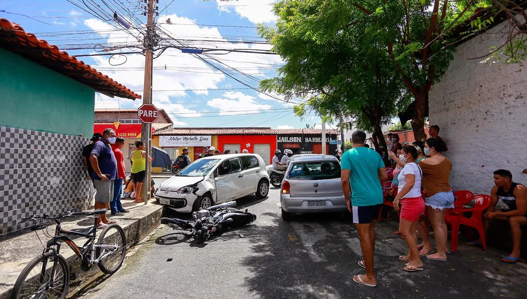 Colisão entre carro e moto no bairro promorar em Teresina