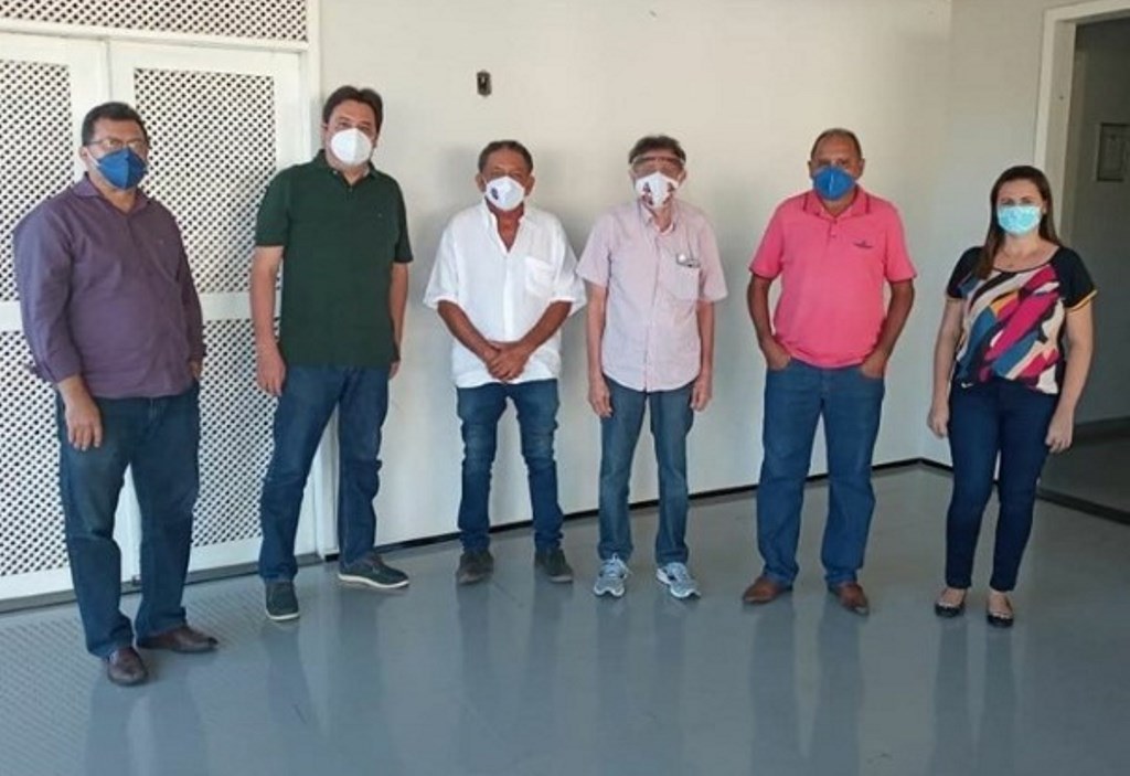 Gil Paraibano com lideranças do PTB
