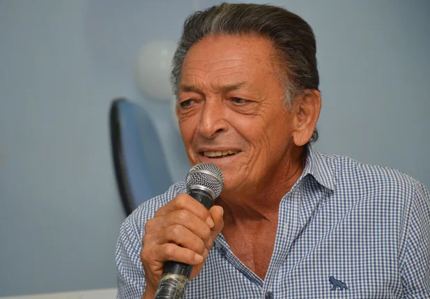 Gil Paraibano lidera pesquisas para prefeito de Picos