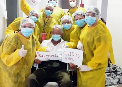 Manoel de Araújo, 85 anos, ao receber alta médica