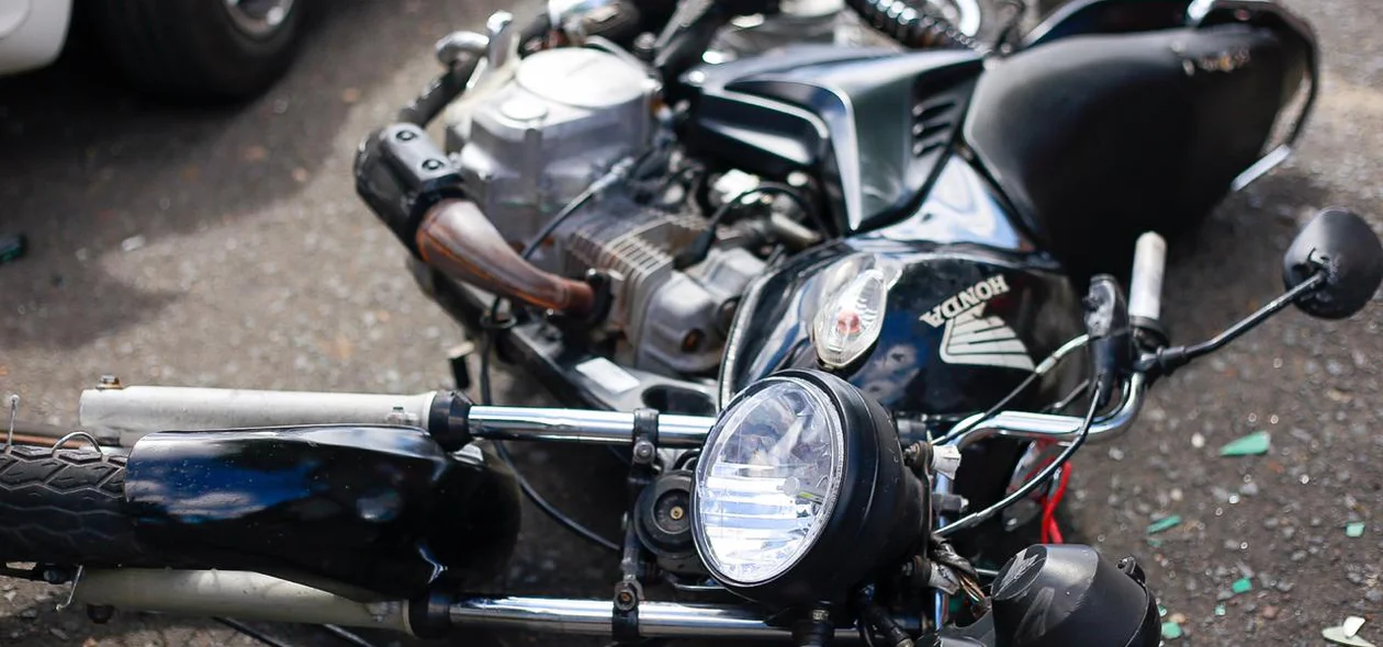 Motocicleta após colisão