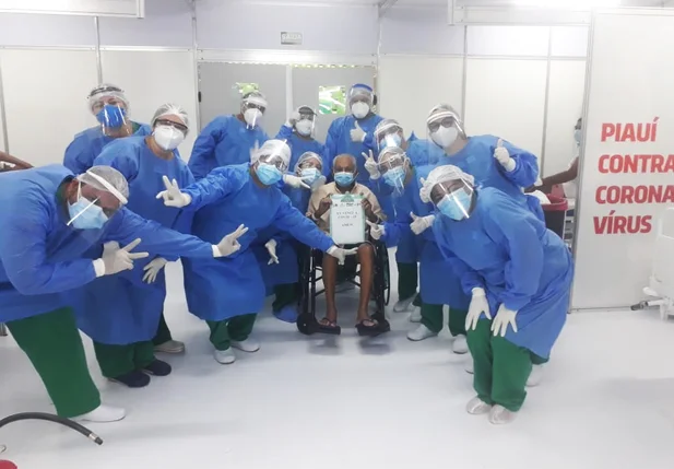 Idoso de 83 anos recebeu alta no Hospital de  Campanha do Verdão