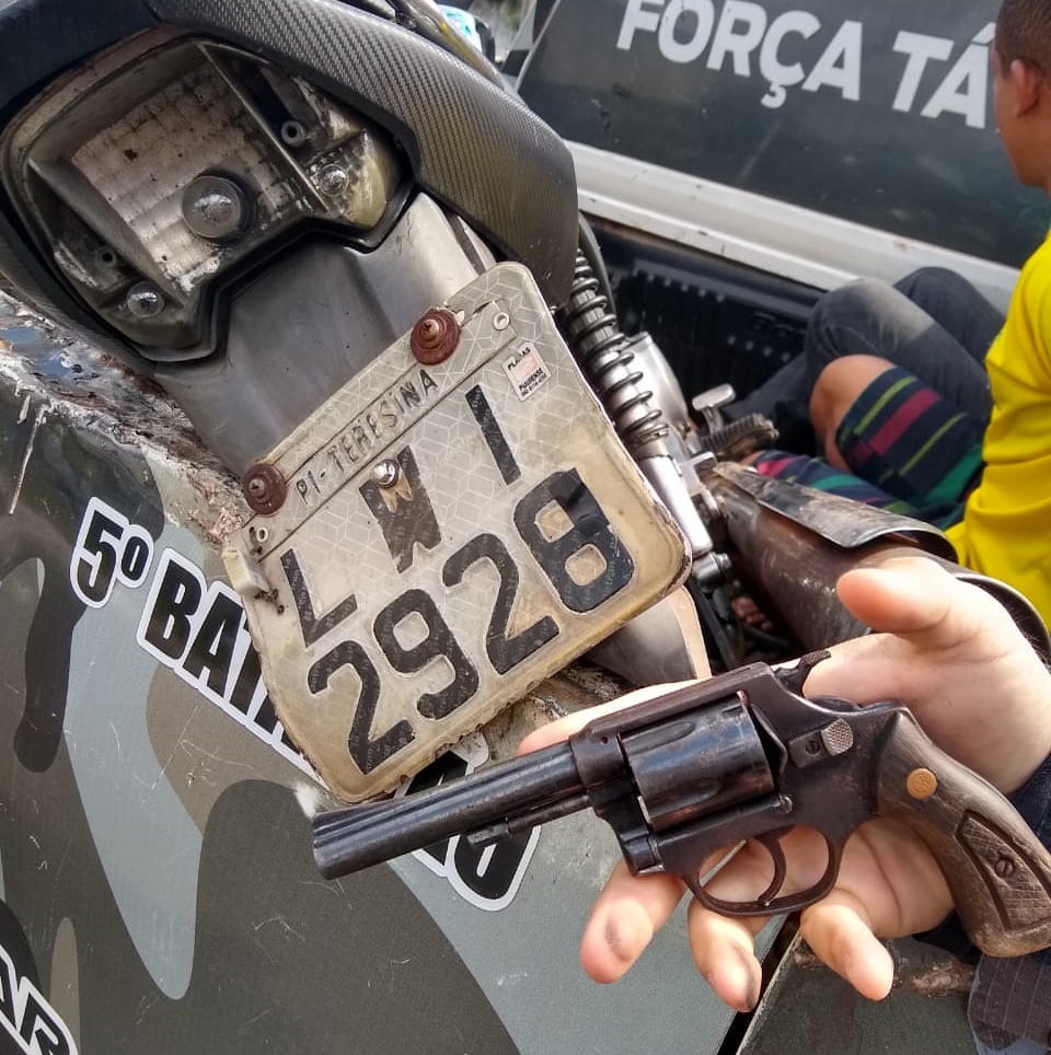 Revólver apreendido