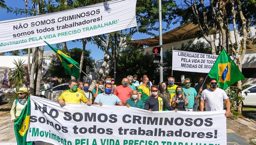 Ato realizado pelos empresários para a reabertura do comércio