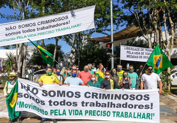 Ato realizado pelos empresários para a reabertura do comércio