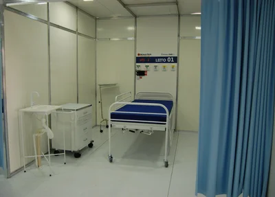 Leitos no Hospital de Campanha anexo ao HUT