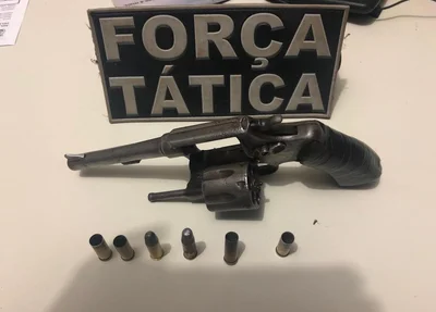 Arma encontrada com o suspeito