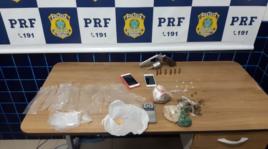 Material encontrado em poder dos suspeitos
