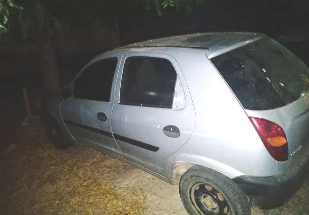 Veículo Celta da Câmara Municipal de Floriano