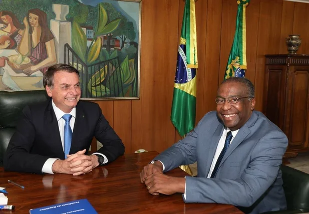 Bolsonaro anuncia Carlos Alberto Decotelli como novo ministro da Educação