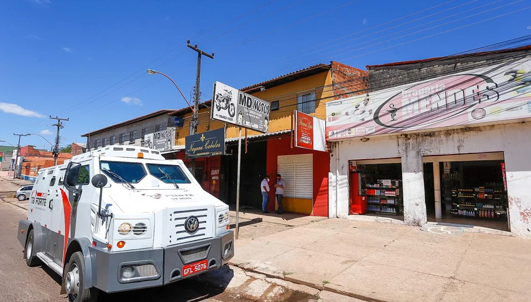Criminosos tentaram roubar carro-forte na zona leste 