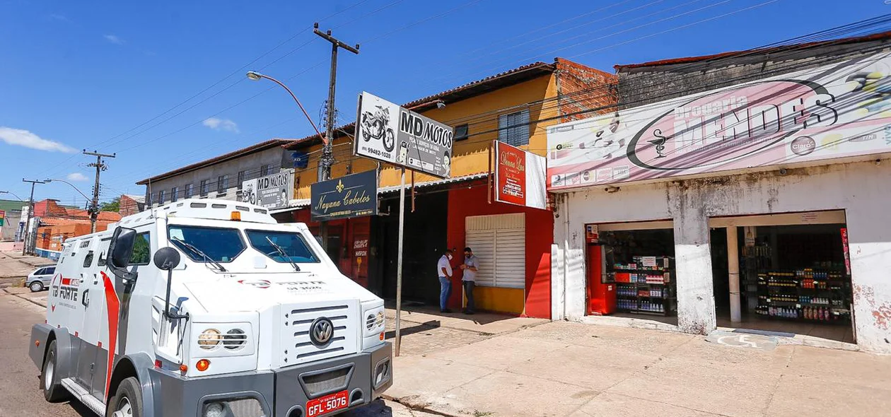 Criminosos tentaram roubar carro-forte na zona leste 