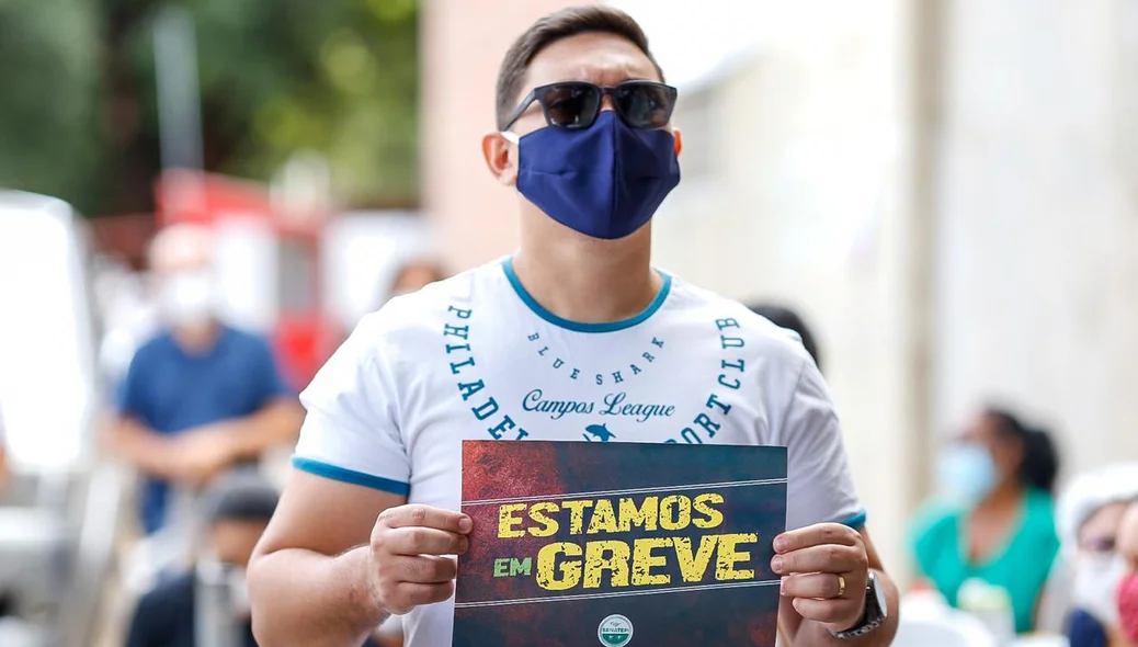 Profissional da saúde em greve