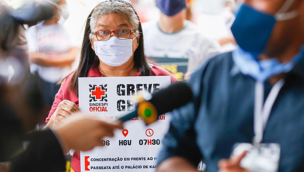 Profissional de saúde protesta em Teresina