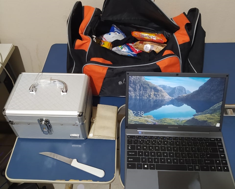Materiais apreendidos na ação policial 