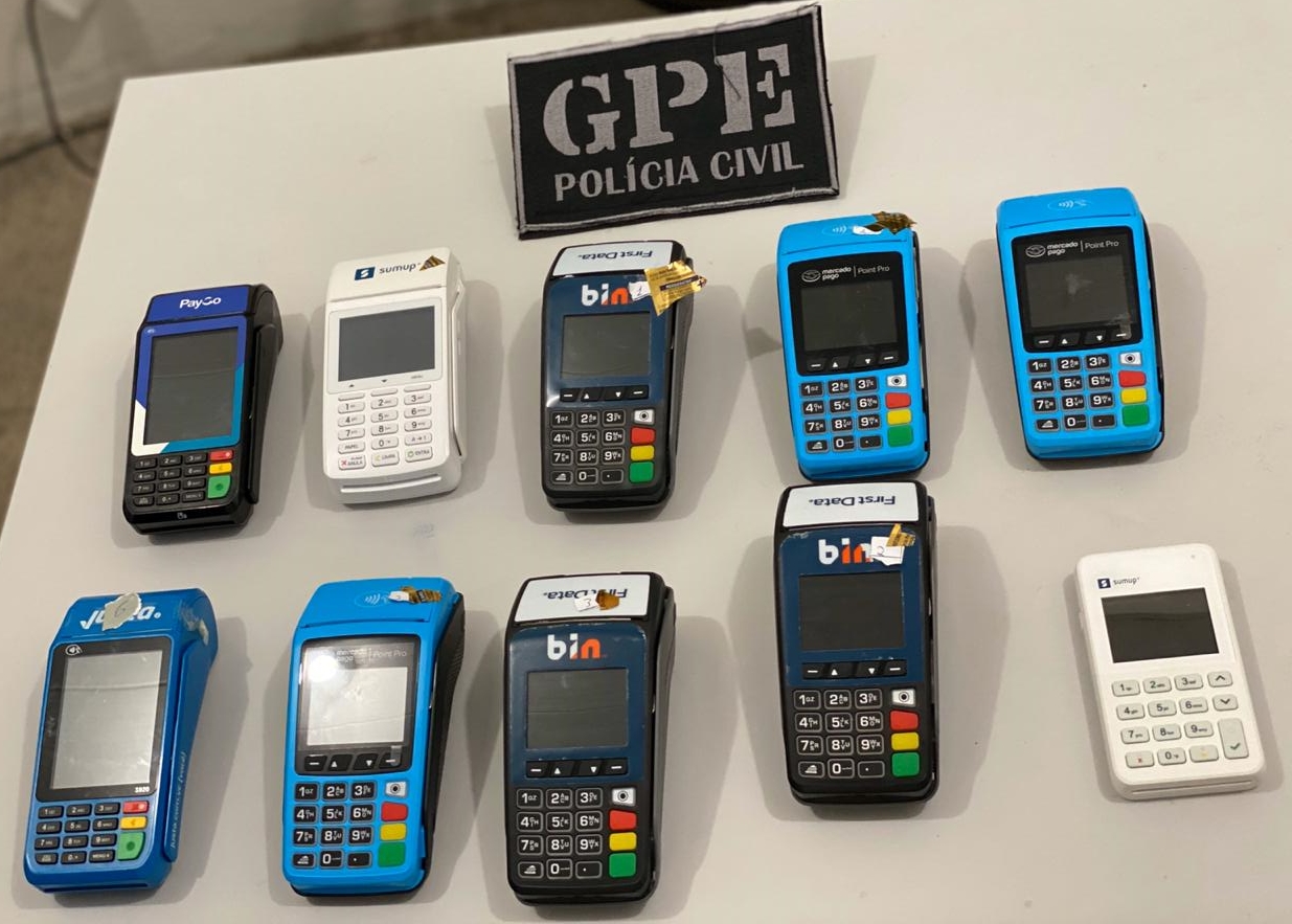 Máquinas de cartão de crédito foram apreendidas com o suspeito