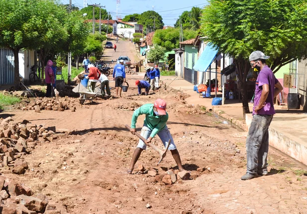 Prefeitura de Joaquim Pires inicia obras de recuperação de calçamentos