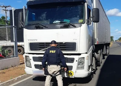 Veículo de Carga recuperado pela PRF