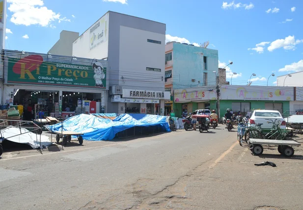 Bancas foram desmontadas por determinação da Prefeitura