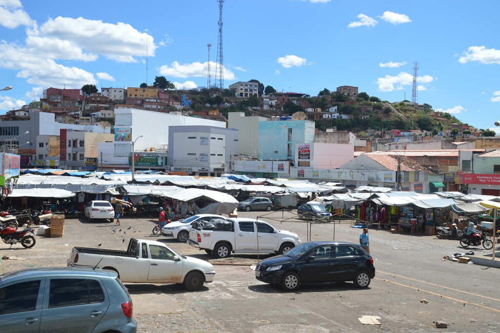 Feira-Livre funciona na Praça Justino Luz