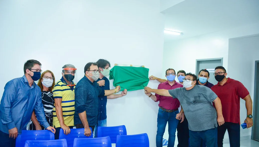Descerramento da placa na Unidade Básica de Saúde