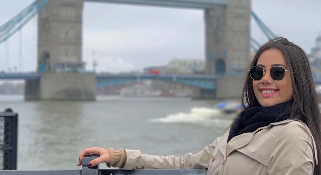 Fernanda na Tower Bridge em Londres