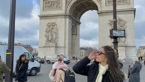 Fernanda Gomes em Paris, na França