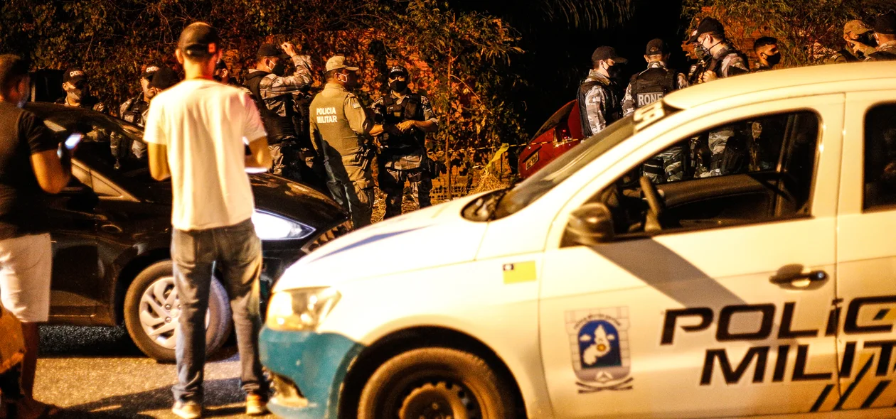 Policiais no local do crime 