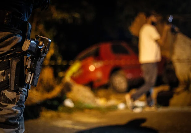 Policial foi alvejado com vários tiros 