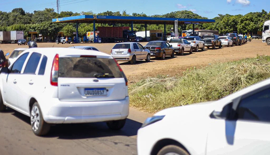 Fila no posto São Raimundo 