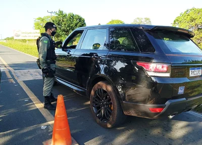 Polícia Militar realizando fiscalização