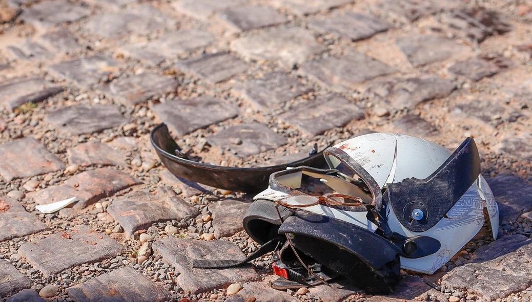 Capacete da vítima ficou completamente destruído
