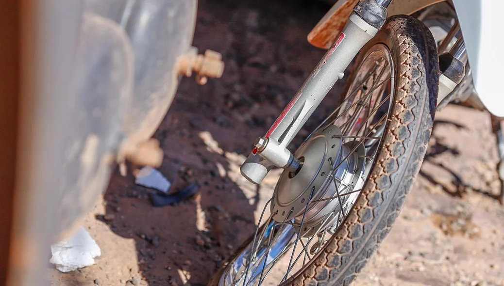 Moto da vítima ficou parcialmente destruída