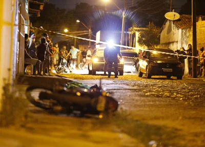 Policiais no local do crime