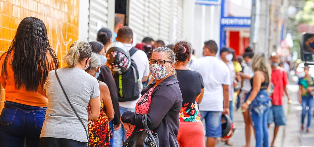 Fila em loja no centro de Teresina