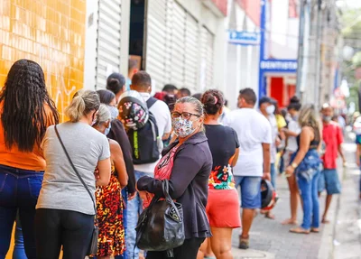 Fila em loja no centro de Teresina