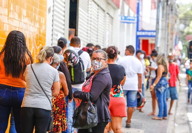 Fila em loja no centro de Teresina