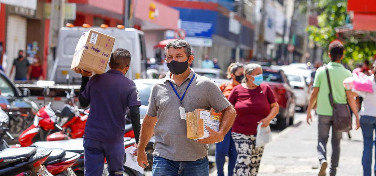Movimentação de pessoas no centro de Teresina