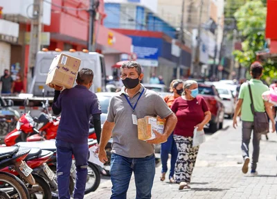 Movimentação de pessoas no centro de Teresina