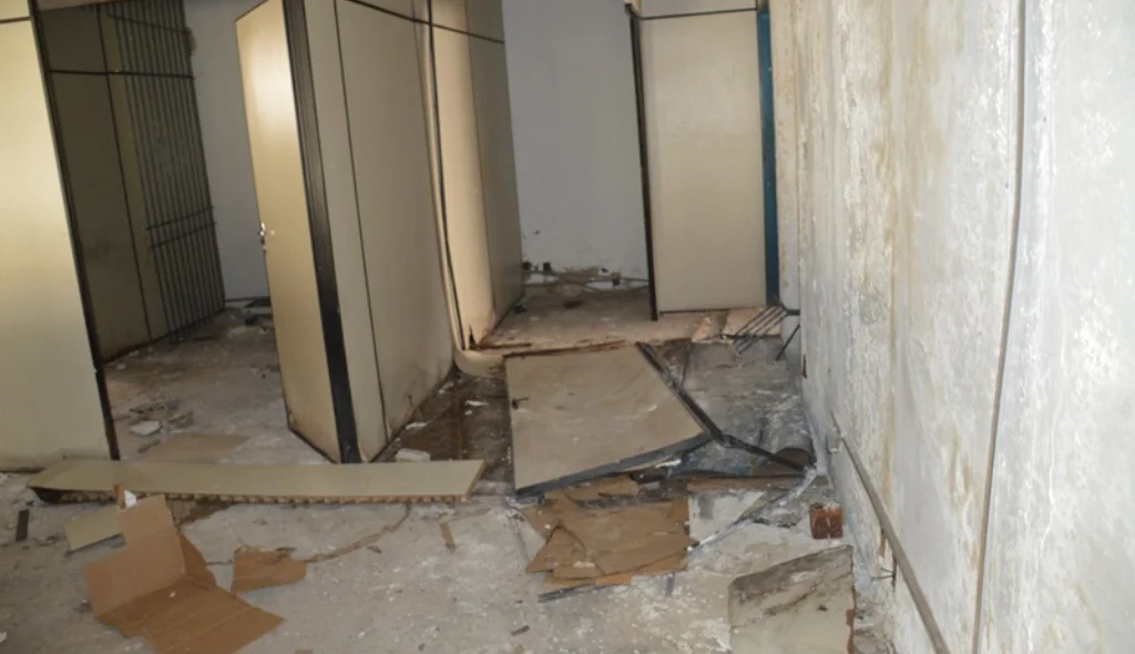 Prédio está abandonado há mais de dez anos